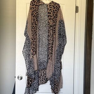 Umgee Animal Print Sheer Kimono 2/3X Gently Used